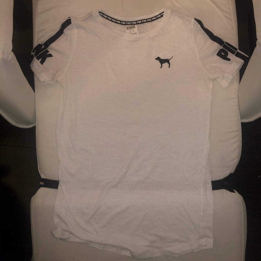 VS PINK WHITE TEE🤍